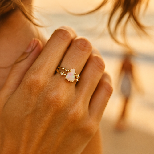 Alba di Mare | Anello dorato con pietra di luna e argento 925