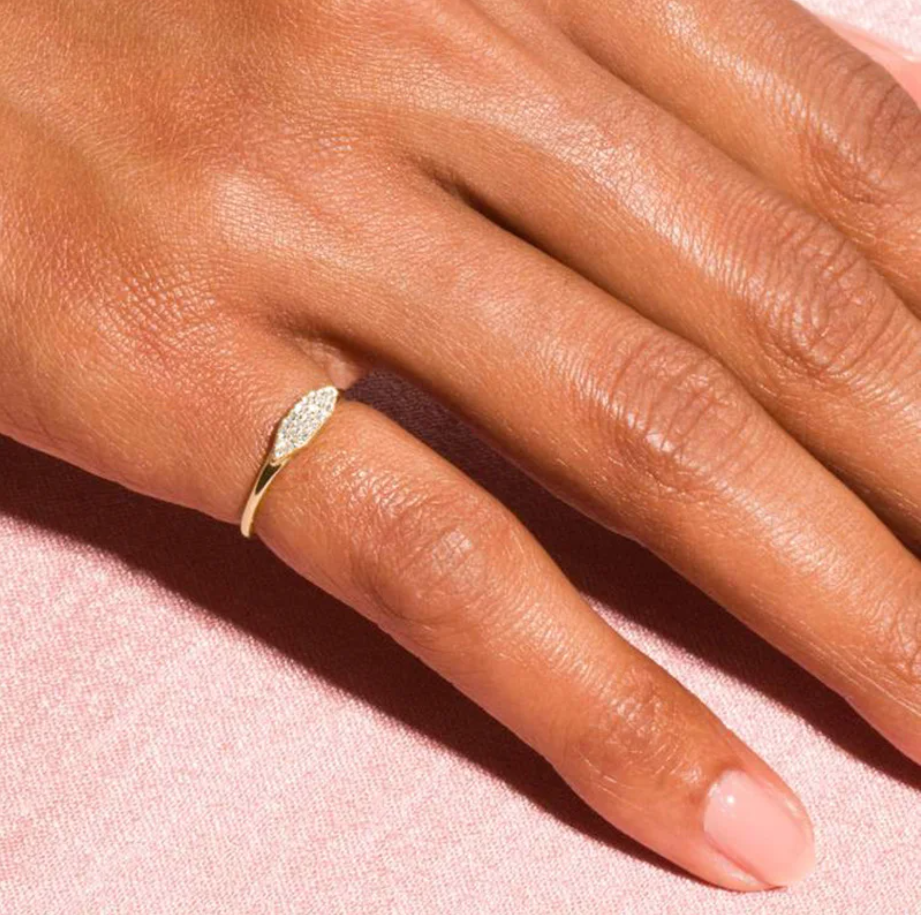 Thalia | Anello Dorato con Zirconi Multipli