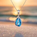 Goccia di Luce – Collana con zircone blu e finitura argentata - immagine 3