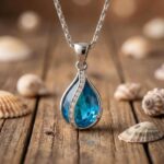 Goccia di Luce – Collana con zircone blu e finitura argentata